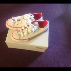 NEW Converse sneakers